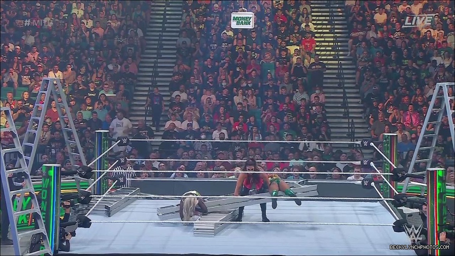 WWE_Money_In_The_Bank_2022_720p_WEB_h264-HEEL_mp4_000790387.jpg
