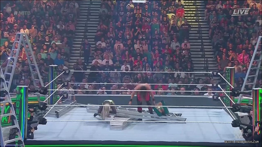 WWE_Money_In_The_Bank_2022_720p_WEB_h264-HEEL_mp4_000793187.jpg