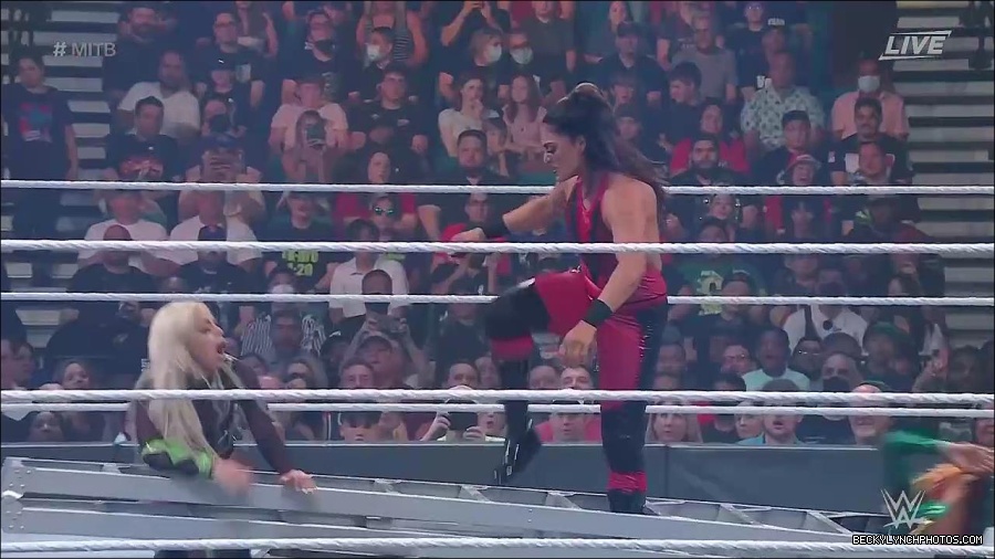WWE_Money_In_The_Bank_2022_720p_WEB_h264-HEEL_mp4_000794387.jpg