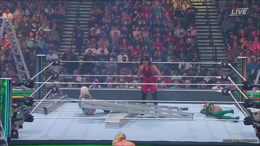 WWE_Money_In_The_Bank_2022_720p_WEB_h264-HEEL_mp4_000795587.jpg