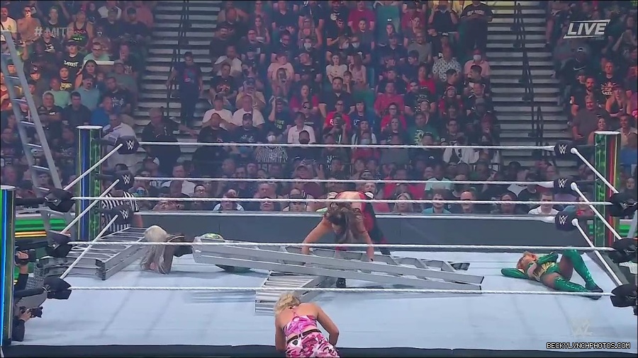 WWE_Money_In_The_Bank_2022_720p_WEB_h264-HEEL_mp4_000796387.jpg