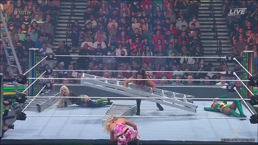 WWE_Money_In_The_Bank_2022_720p_WEB_h264-HEEL_mp4_000796787.jpg