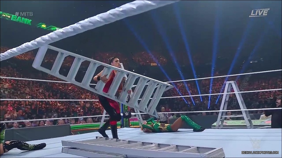 WWE_Money_In_The_Bank_2022_720p_WEB_h264-HEEL_mp4_000797987.jpg