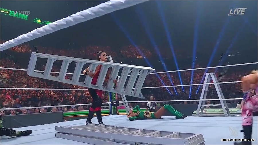 WWE_Money_In_The_Bank_2022_720p_WEB_h264-HEEL_mp4_000798387.jpg