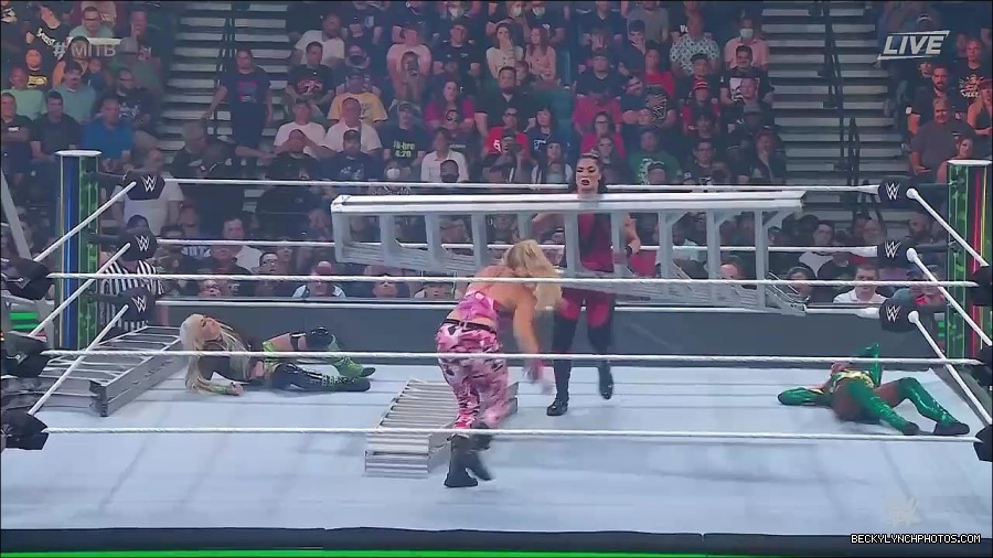 WWE_Money_In_The_Bank_2022_720p_WEB_h264-HEEL_mp4_000798787.jpg
