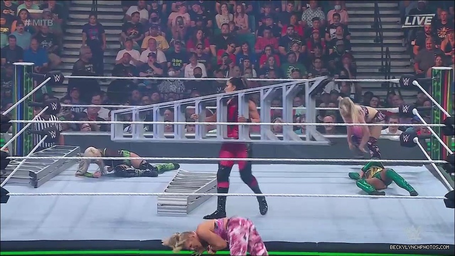 WWE_Money_In_The_Bank_2022_720p_WEB_h264-HEEL_mp4_000801987.jpg