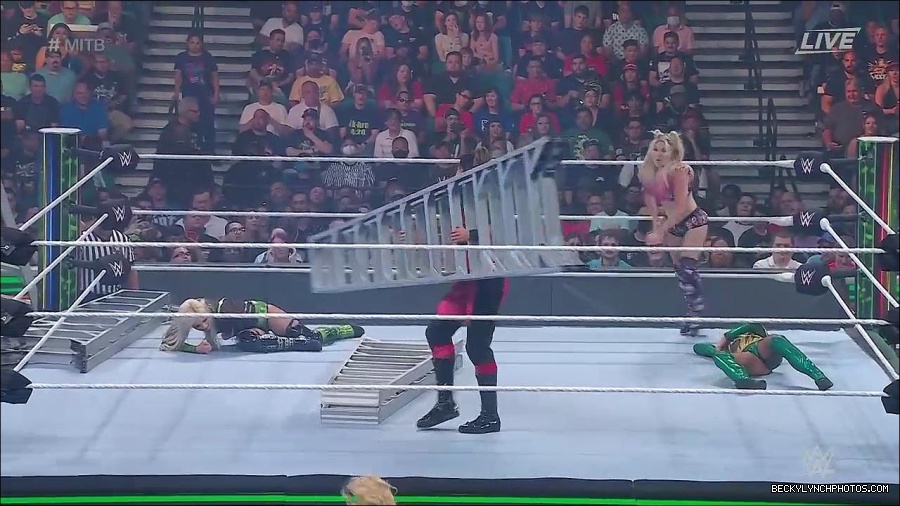 WWE_Money_In_The_Bank_2022_720p_WEB_h264-HEEL_mp4_000802387.jpg