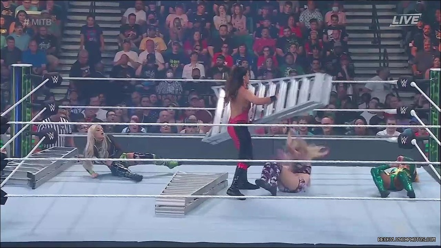 WWE_Money_In_The_Bank_2022_720p_WEB_h264-HEEL_mp4_000804387.jpg