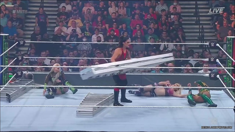 WWE_Money_In_The_Bank_2022_720p_WEB_h264-HEEL_mp4_000805187.jpg