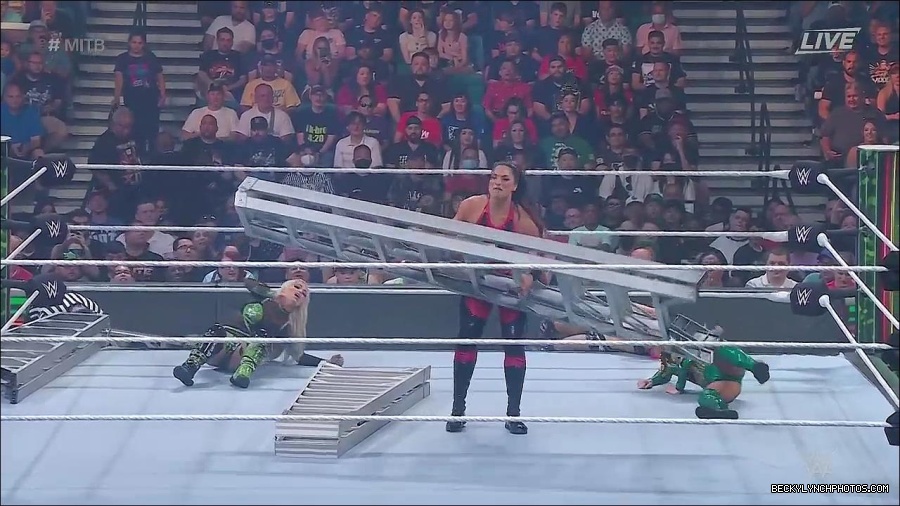 WWE_Money_In_The_Bank_2022_720p_WEB_h264-HEEL_mp4_000806387.jpg