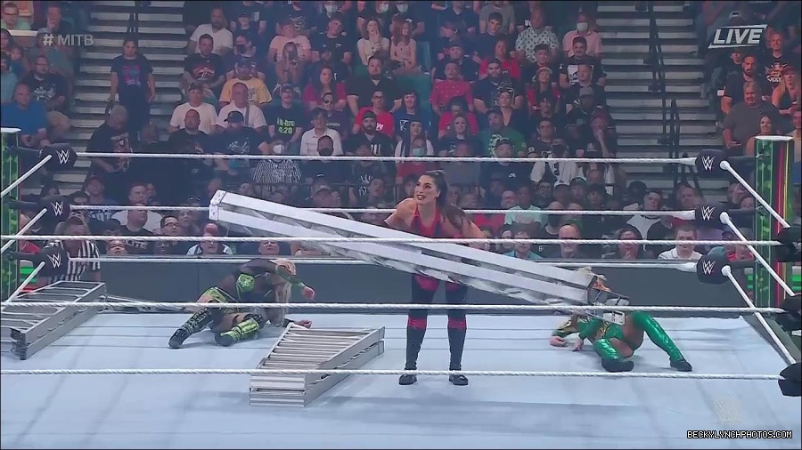 WWE_Money_In_The_Bank_2022_720p_WEB_h264-HEEL_mp4_000806787.jpg