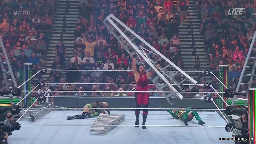 WWE_Money_In_The_Bank_2022_720p_WEB_h264-HEEL_mp4_000808787.jpg