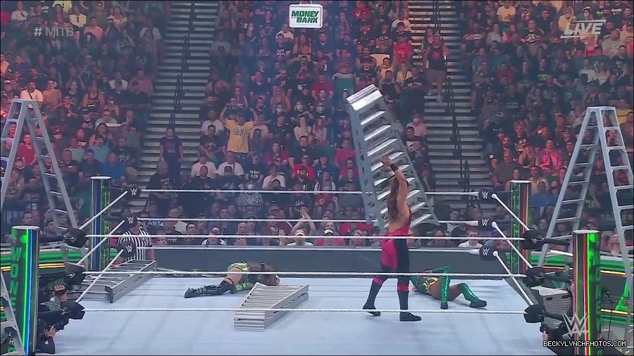 WWE_Money_In_The_Bank_2022_720p_WEB_h264-HEEL_mp4_000809987.jpg