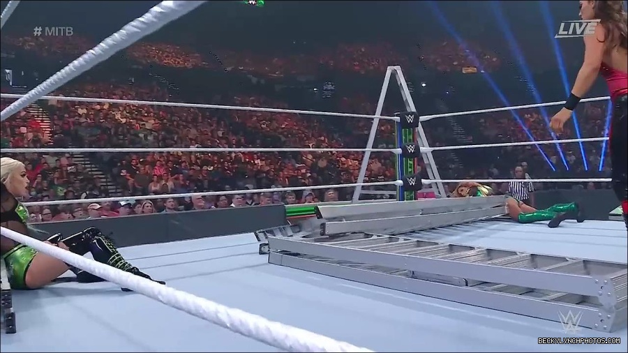 WWE_Money_In_The_Bank_2022_720p_WEB_h264-HEEL_mp4_000814787.jpg
