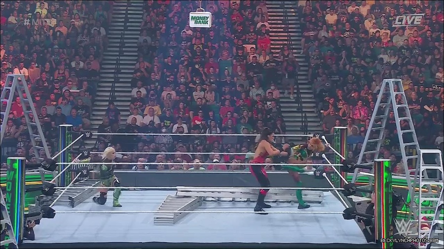 WWE_Money_In_The_Bank_2022_720p_WEB_h264-HEEL_mp4_000816787.jpg