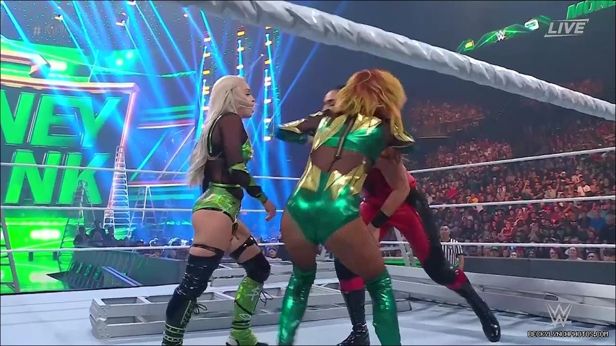 WWE_Money_In_The_Bank_2022_720p_WEB_h264-HEEL_mp4_000824787.jpg