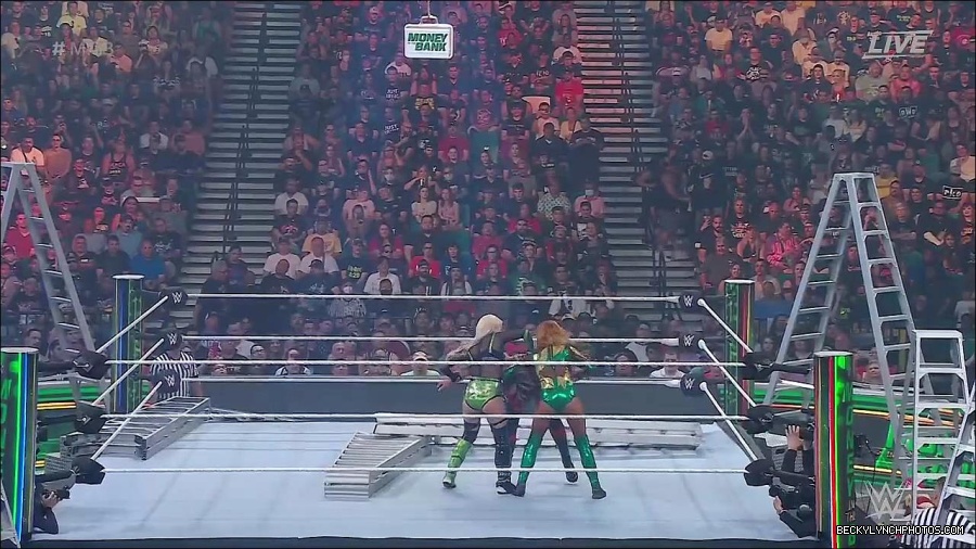 WWE_Money_In_The_Bank_2022_720p_WEB_h264-HEEL_mp4_000825587.jpg