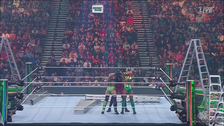 WWE_Money_In_The_Bank_2022_720p_WEB_h264-HEEL_mp4_000829987.jpg