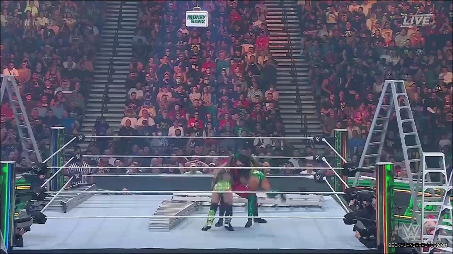 WWE_Money_In_The_Bank_2022_720p_WEB_h264-HEEL_mp4_000831987.jpg