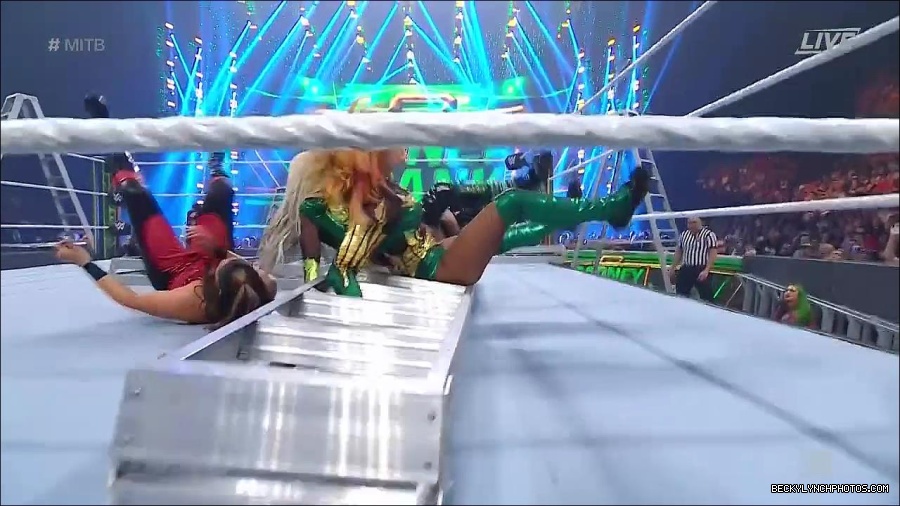 WWE_Money_In_The_Bank_2022_720p_WEB_h264-HEEL_mp4_000833587.jpg