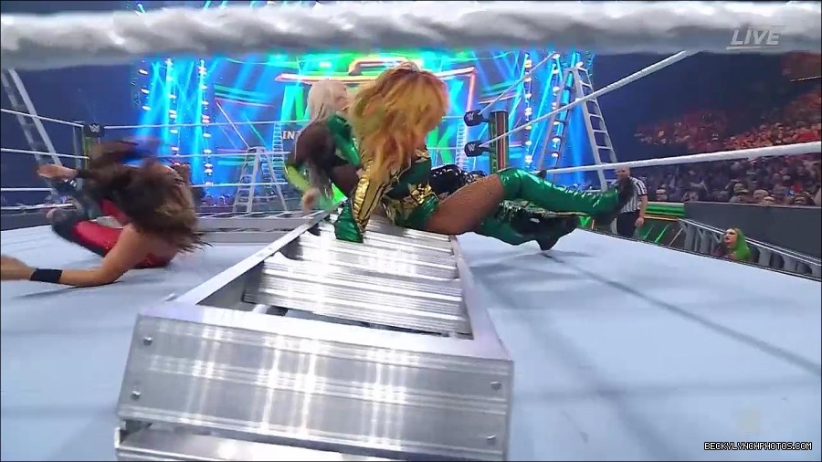 WWE_Money_In_The_Bank_2022_720p_WEB_h264-HEEL_mp4_000833987.jpg