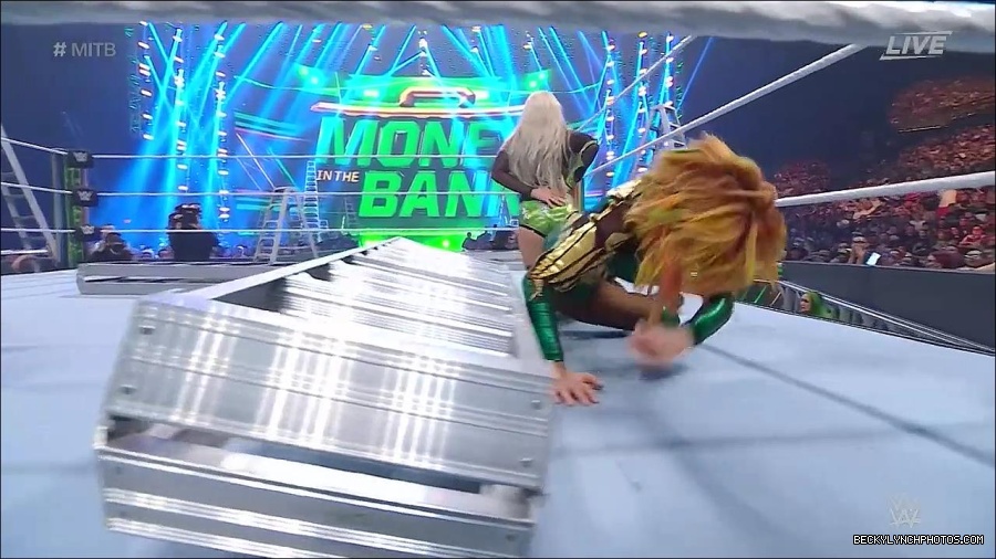 WWE_Money_In_The_Bank_2022_720p_WEB_h264-HEEL_mp4_000835587.jpg