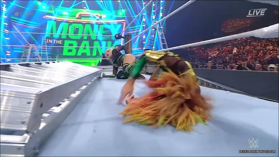 WWE_Money_In_The_Bank_2022_720p_WEB_h264-HEEL_mp4_000836387.jpg