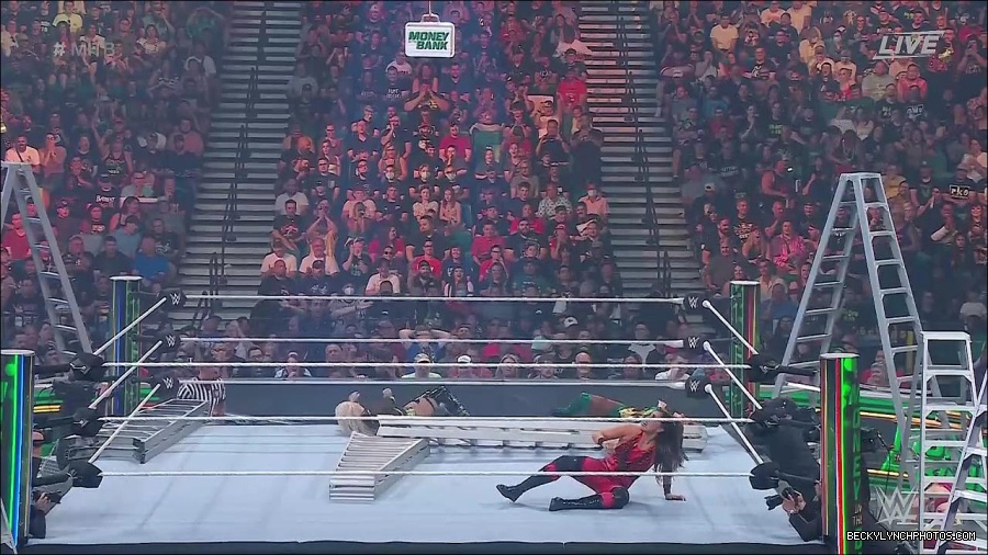 WWE_Money_In_The_Bank_2022_720p_WEB_h264-HEEL_mp4_000837187.jpg