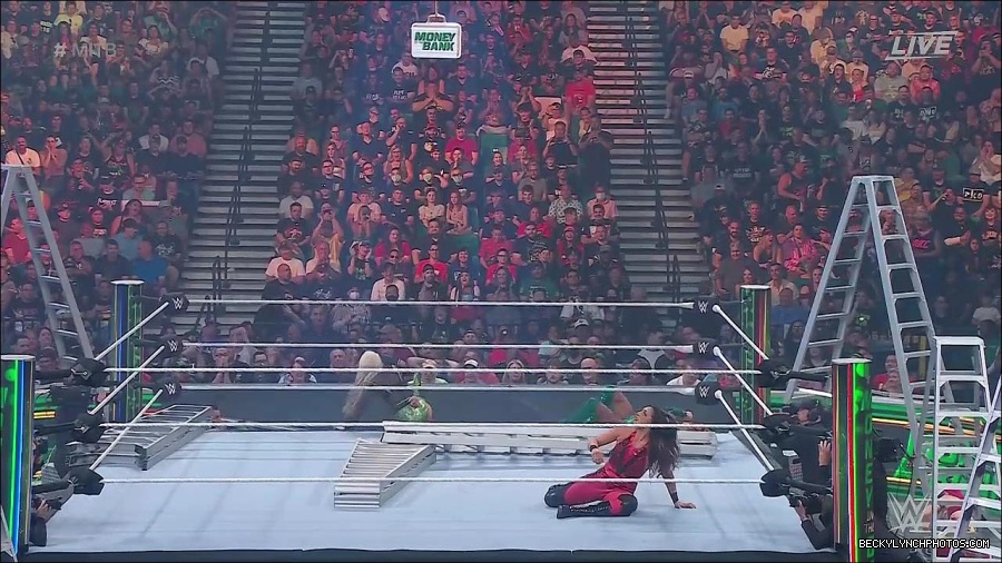 WWE_Money_In_The_Bank_2022_720p_WEB_h264-HEEL_mp4_000837987.jpg