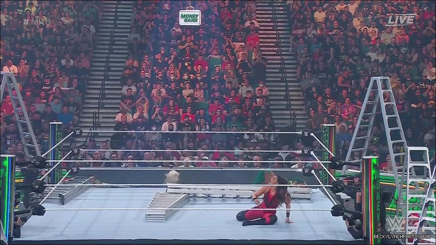 WWE_Money_In_The_Bank_2022_720p_WEB_h264-HEEL_mp4_000838387.jpg