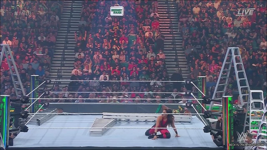WWE_Money_In_The_Bank_2022_720p_WEB_h264-HEEL_mp4_000839187.jpg