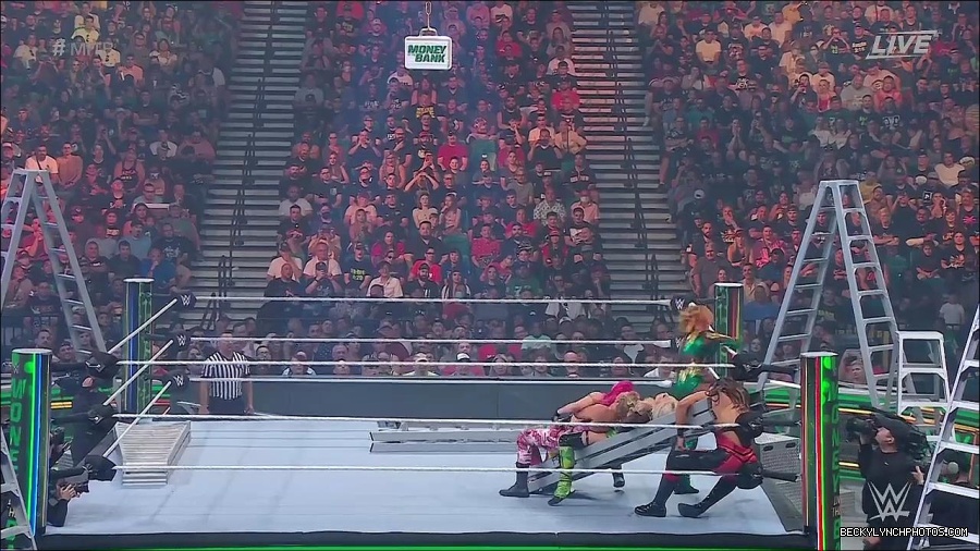 WWE_Money_In_The_Bank_2022_720p_WEB_h264-HEEL_mp4_000930787.jpg