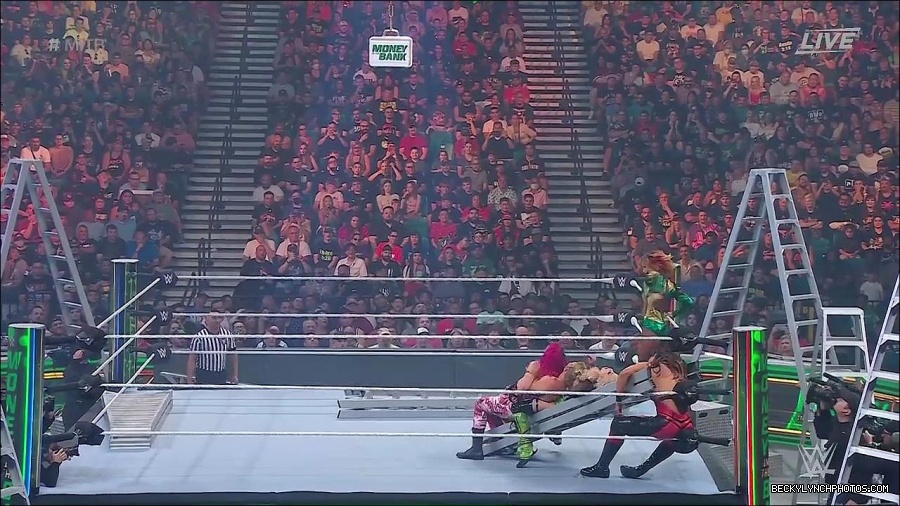 WWE_Money_In_The_Bank_2022_720p_WEB_h264-HEEL_mp4_000931187.jpg