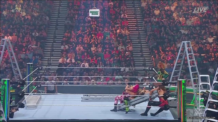 WWE_Money_In_The_Bank_2022_720p_WEB_h264-HEEL_mp4_000931587.jpg
