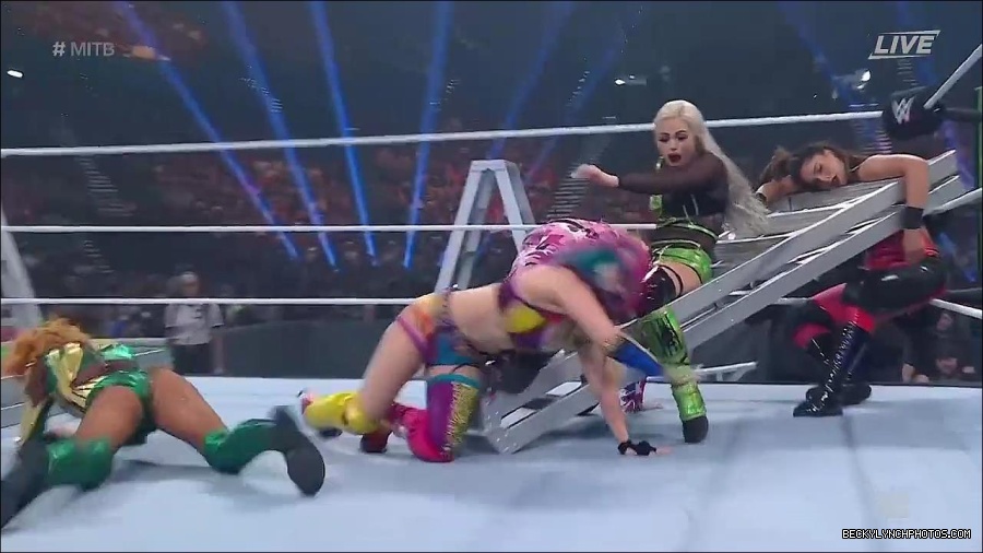 WWE_Money_In_The_Bank_2022_720p_WEB_h264-HEEL_mp4_000935587.jpg