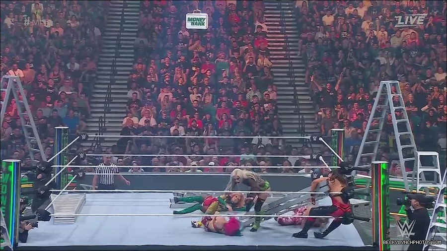 WWE_Money_In_The_Bank_2022_720p_WEB_h264-HEEL_mp4_000936387.jpg