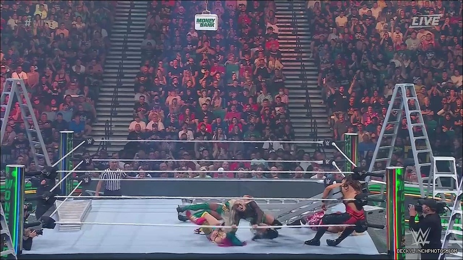 WWE_Money_In_The_Bank_2022_720p_WEB_h264-HEEL_mp4_000936787.jpg