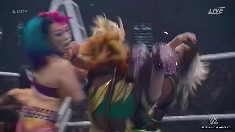 WWE_Money_In_The_Bank_2022_720p_WEB_h264-HEEL_mp4_000950787.jpg