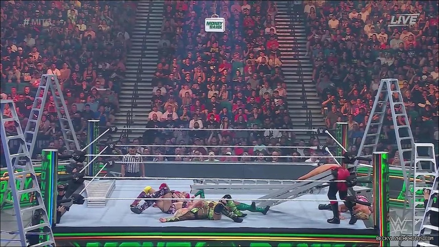 WWE_Money_In_The_Bank_2022_720p_WEB_h264-HEEL_mp4_000954387.jpg