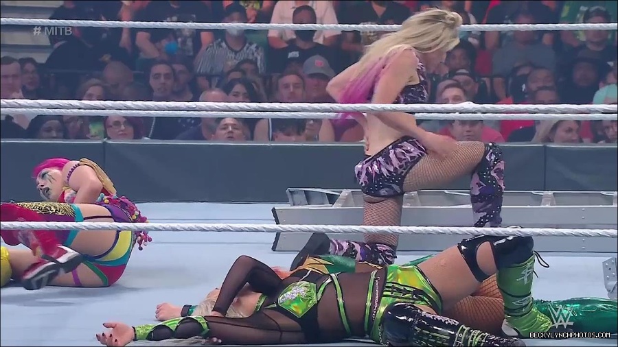 WWE_Money_In_The_Bank_2022_720p_WEB_h264-HEEL_mp4_000968787.jpg