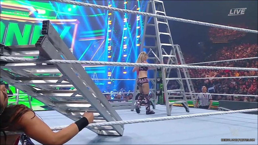 WWE_Money_In_The_Bank_2022_720p_WEB_h264-HEEL_mp4_000977987.jpg