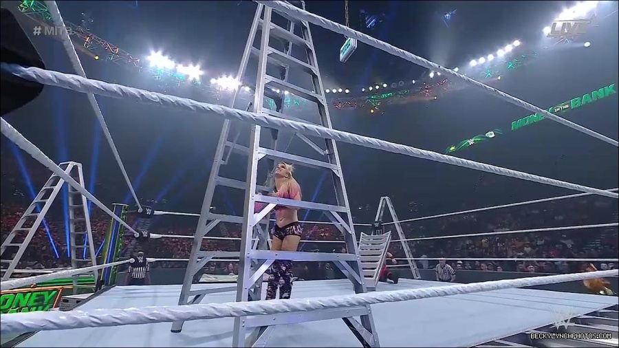 WWE_Money_In_The_Bank_2022_720p_WEB_h264-HEEL_mp4_000979187.jpg