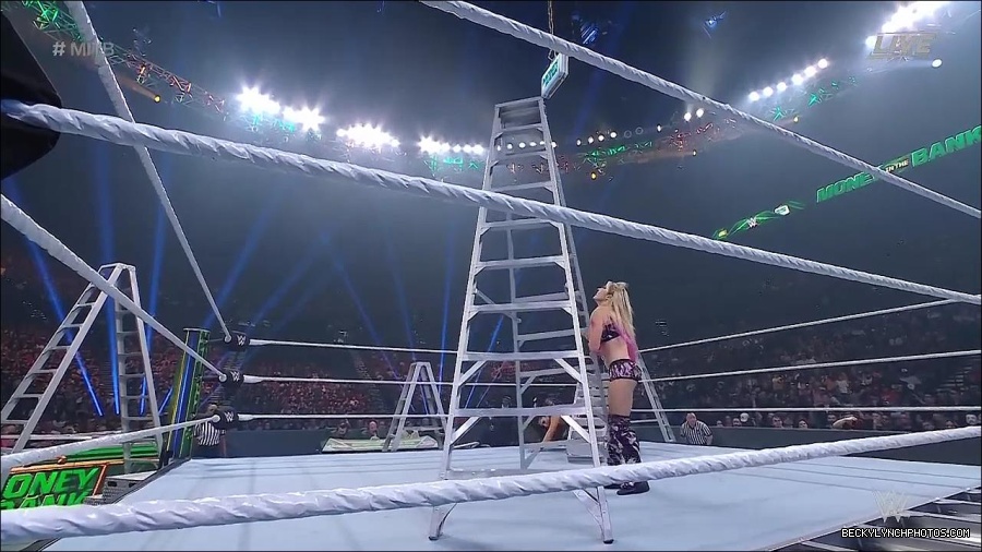 WWE_Money_In_The_Bank_2022_720p_WEB_h264-HEEL_mp4_000981587.jpg