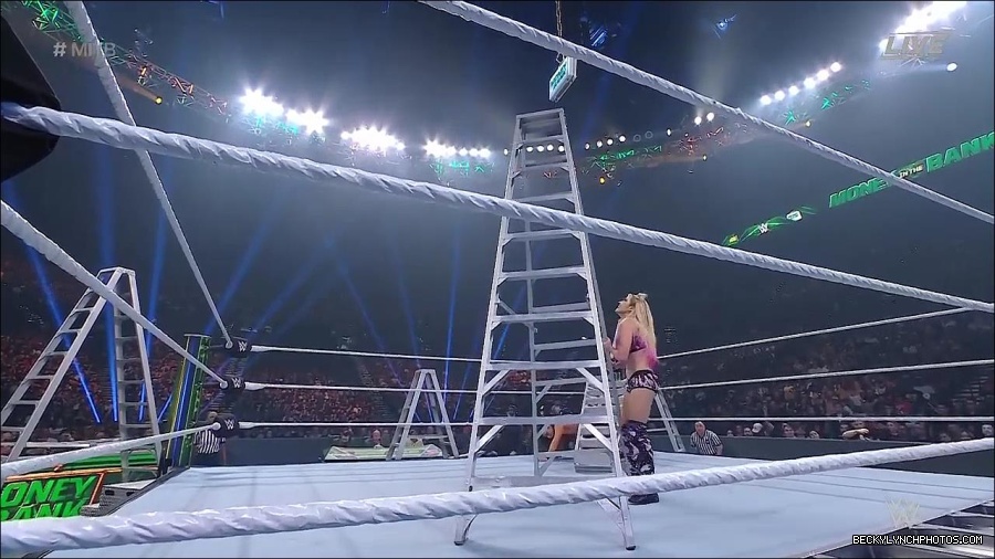 WWE_Money_In_The_Bank_2022_720p_WEB_h264-HEEL_mp4_000981987.jpg