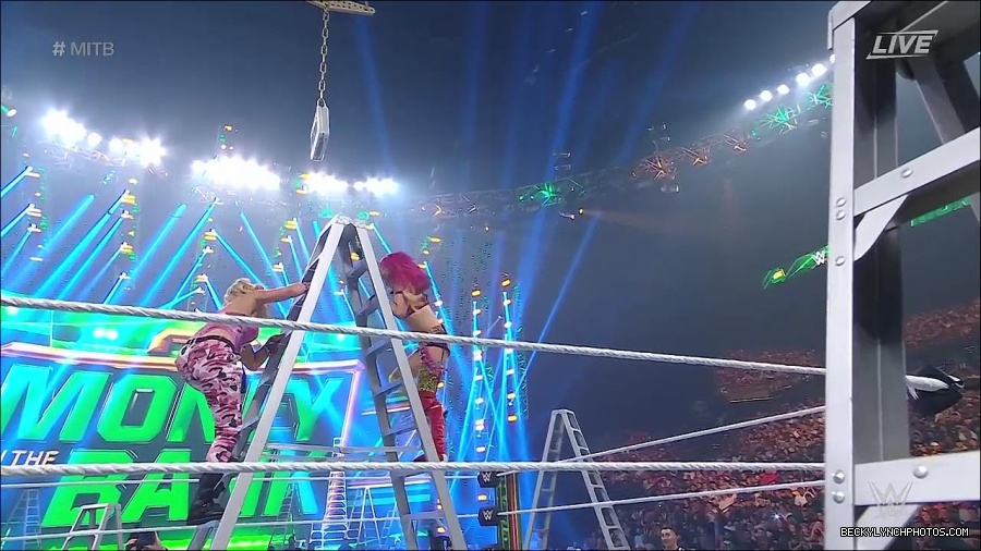 WWE_Money_In_The_Bank_2022_720p_WEB_h264-HEEL_mp4_001081587.jpg