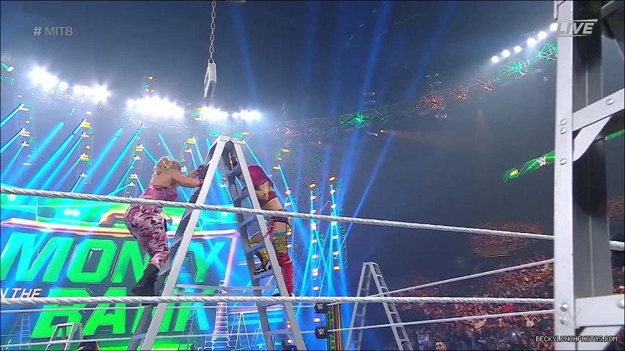 WWE_Money_In_The_Bank_2022_720p_WEB_h264-HEEL_mp4_001081987.jpg
