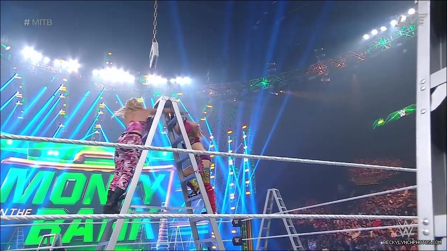WWE_Money_In_The_Bank_2022_720p_WEB_h264-HEEL_mp4_001082387.jpg
