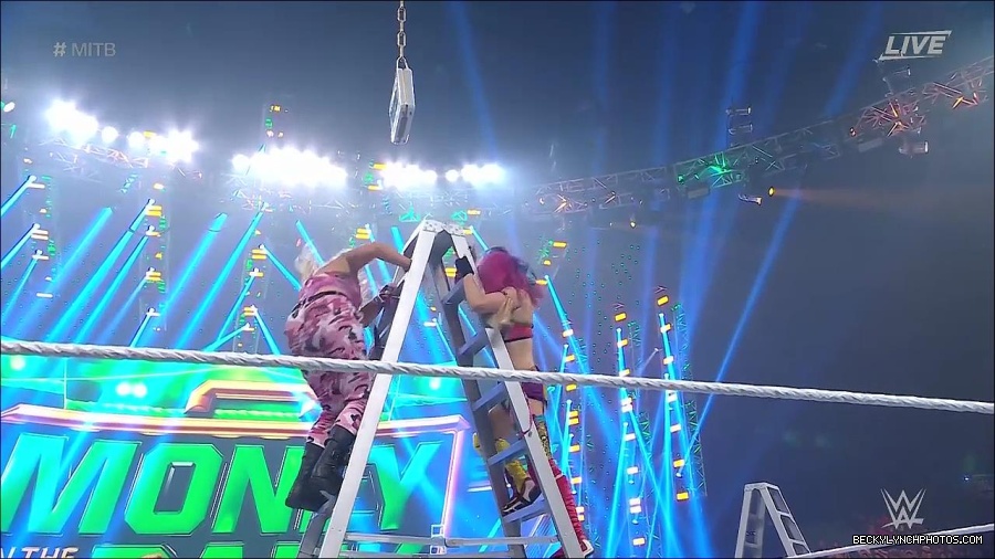 WWE_Money_In_The_Bank_2022_720p_WEB_h264-HEEL_mp4_001086387.jpg