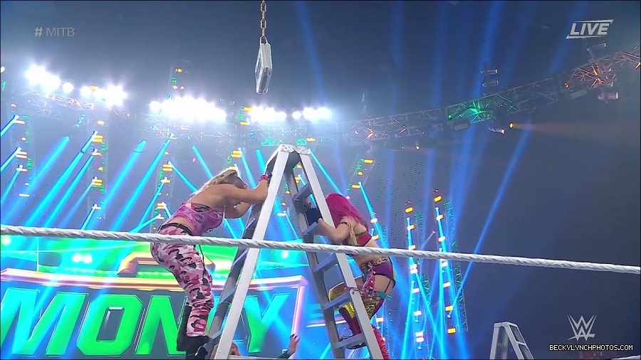WWE_Money_In_The_Bank_2022_720p_WEB_h264-HEEL_mp4_001087587.jpg