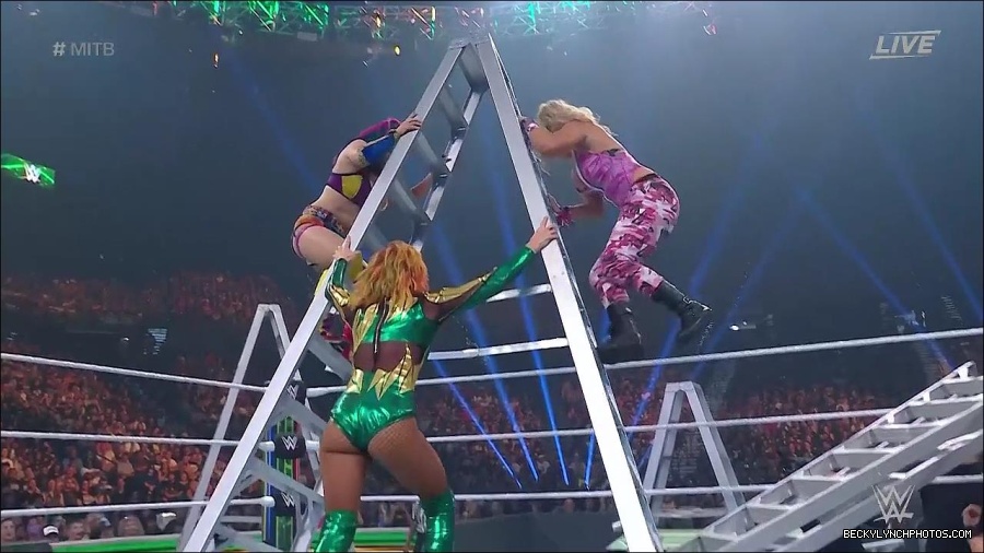 WWE_Money_In_The_Bank_2022_720p_WEB_h264-HEEL_mp4_001089987.jpg